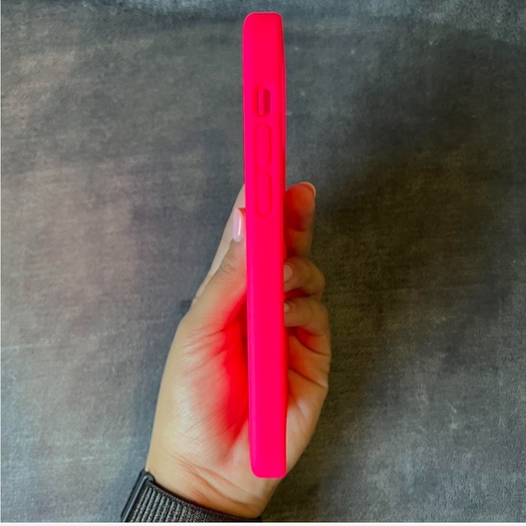 Hot pink iPhone 12 case - Picture 2 of 4